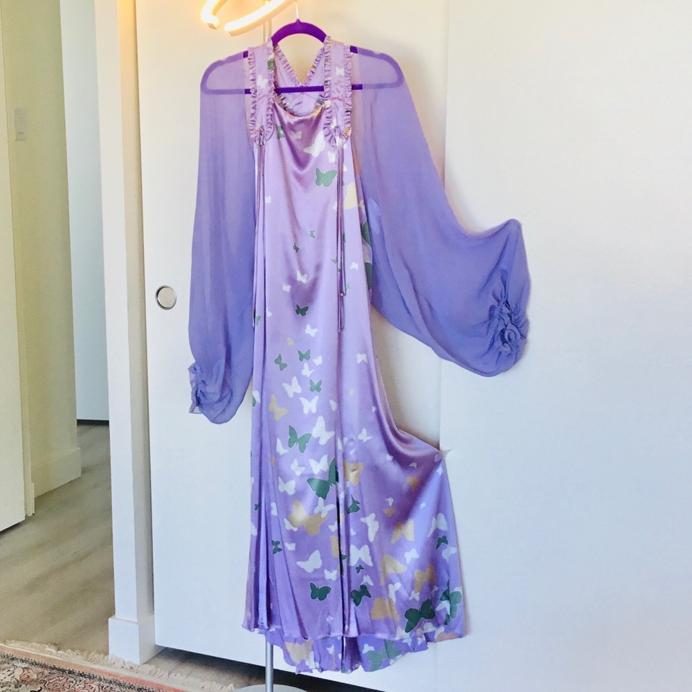Valentino gorgeous gown with shrug. Size 8. Italy.
